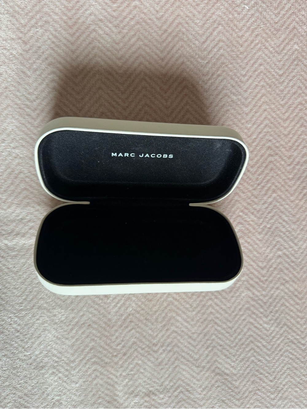 New Marc Jacobs Eyewear Case - Picture 5 of 6